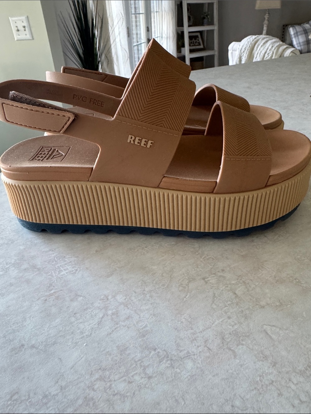 Reef Water Vista Higher Sandal tan / navy size 8